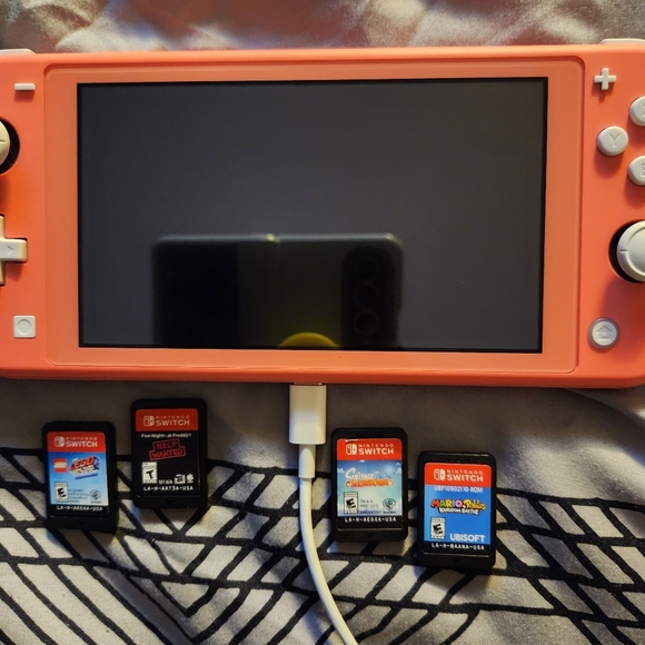 Nintendo Switch Lite - Picture 3 of 3